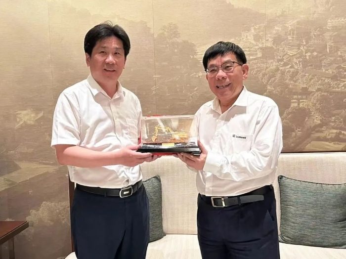 安徽海螺集团公司与柳工深化战略合作(图1)