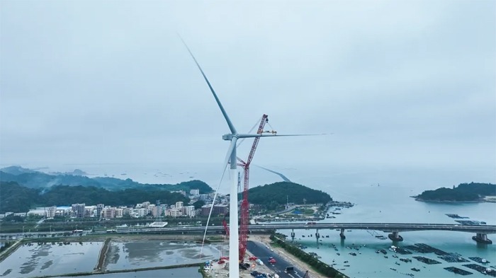 三一2000吨成功吊装全球首台18兆瓦海上风电机组(图1)