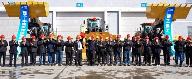 国内首台XC9150超大吨位混动装载机交付(图1)